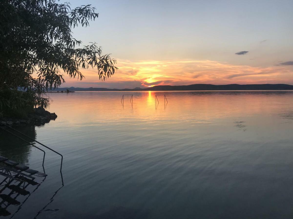 Sunny Private Beach Balatonlelle Esterno foto